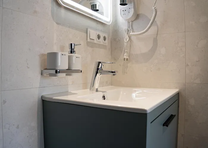 Lesni Миловице